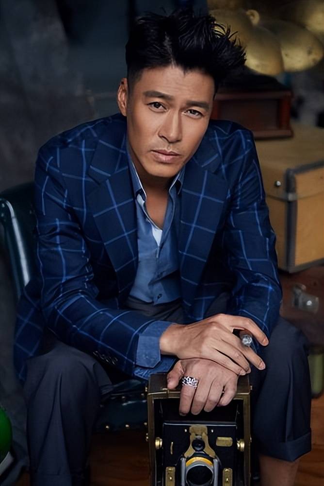 原创演员孙玮遭网友控诉骗色敛财网友表示将保持关注静待后续发展