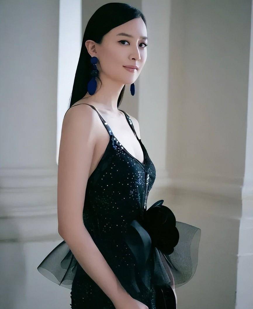 怒甩13亿阔少,37岁二婚嫁哈佛帅气外交官_陈法拉_薛世恒_生活