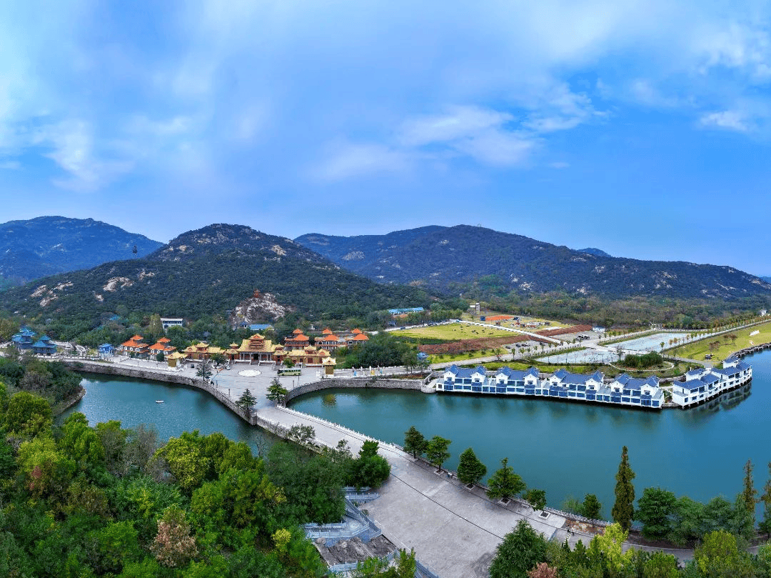 图源:龙门崮旅游度假区呈现出生机勃勃的景象日照的山空气似乎也变得