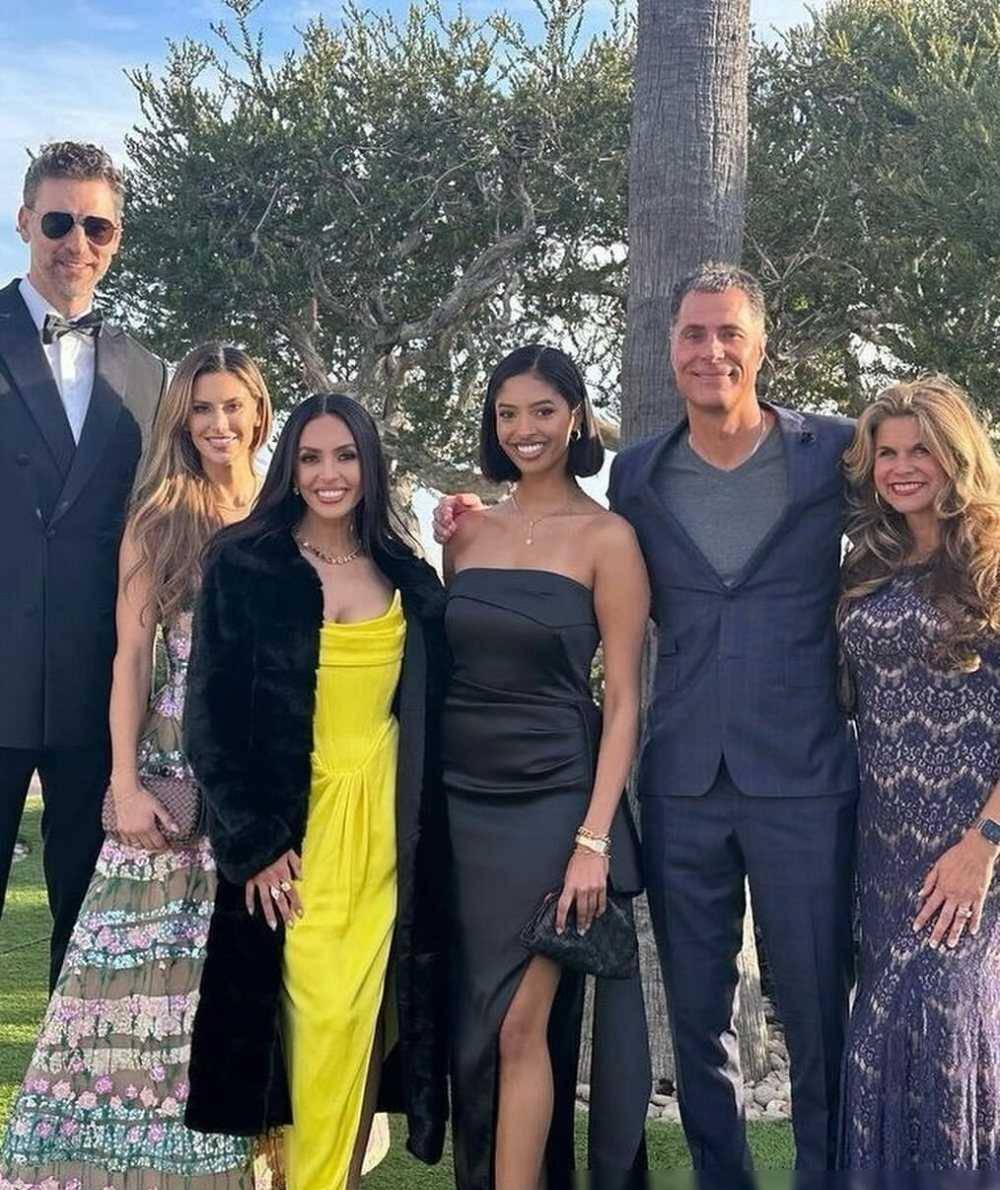 原创26岁女库里正式结婚众星云集瓦妮莎祝贺佩总和大加出席合影