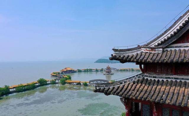 原创无锡太湖边有个景区荒废了15年在太湖里仍然屹立不倒