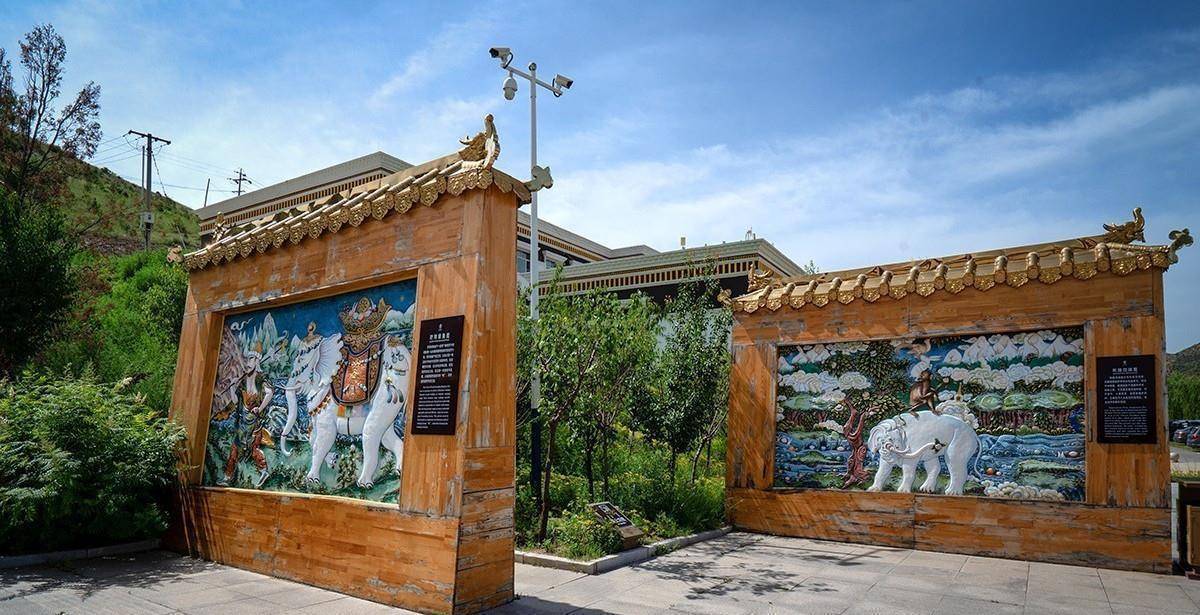 内蒙古这个寺庙,乾隆赐名,被誉为"小布达拉宫",还是高等学府_五当召
