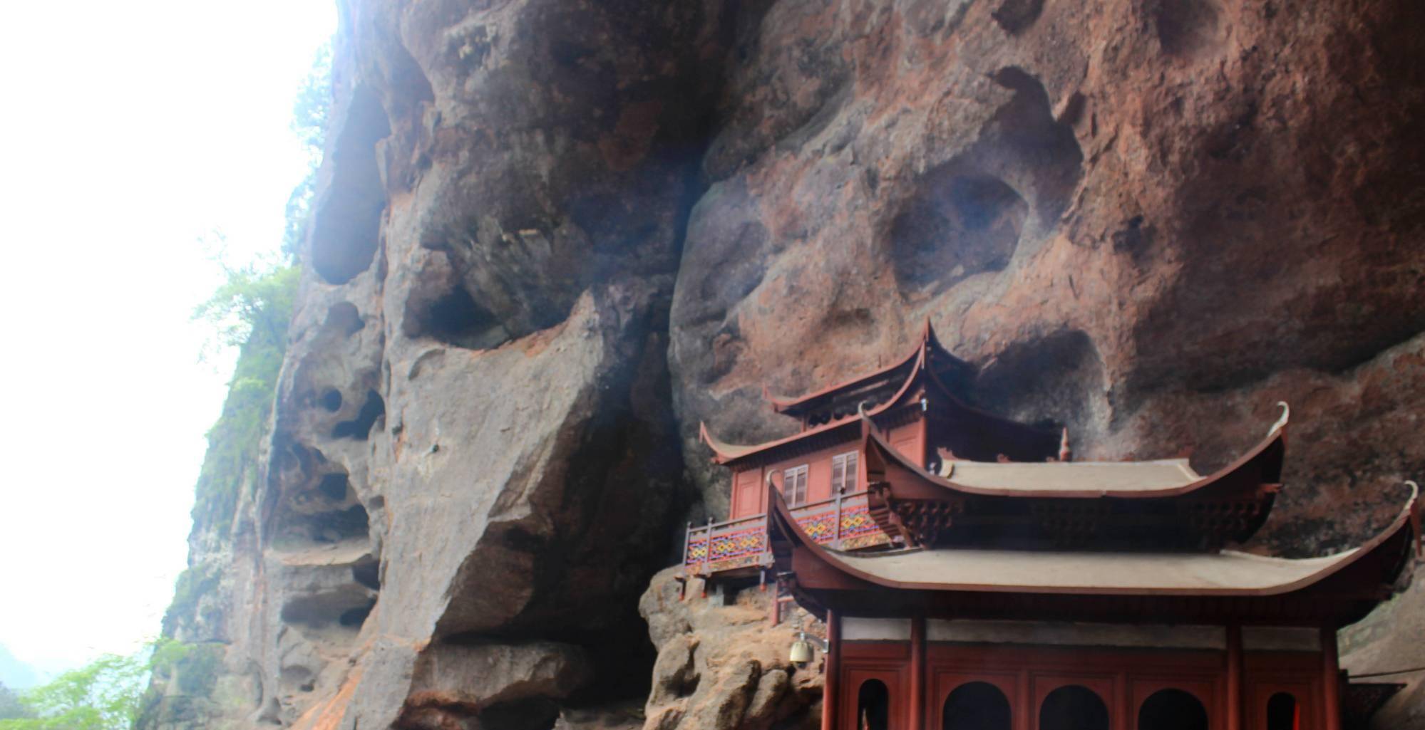 中国"最坚强"的寺庙,靠一根柱子支撑近千年,游客特别多_岩寺_甘露