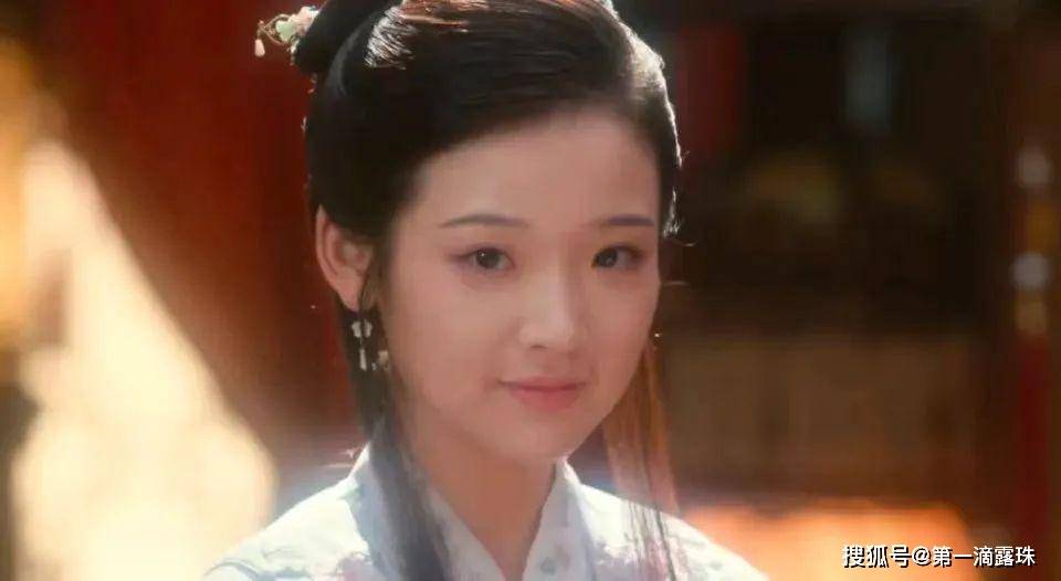 原创胡玫求求你别再糟蹋红楼梦了秦可卿擦边造型被怒骂像青楼女子