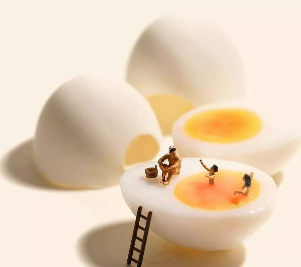 今天主要分享食物相关的"小人国"世界~通过他的作品,我们能感受到温暖