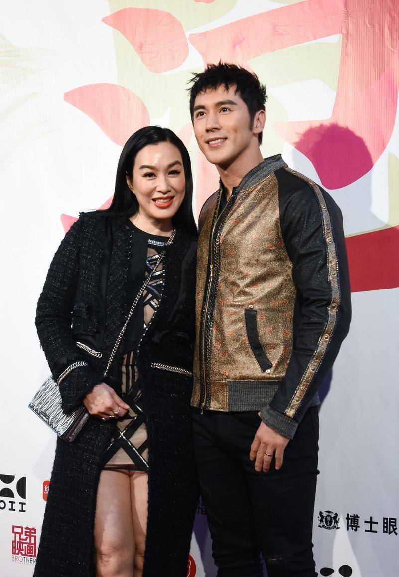 50岁钟丽缇求子心切人工受孕无效转求上天网友大可不必