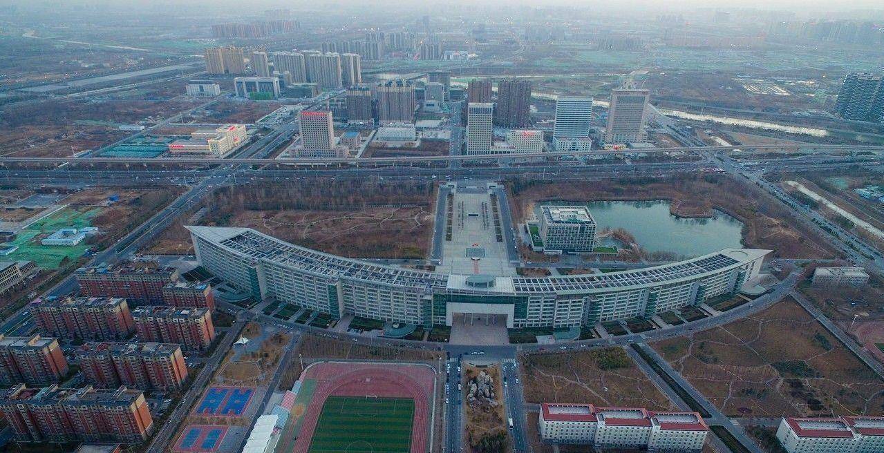规划占地面积1309亩,2013年左右完工,耗时10年,整体规划由清华大学
