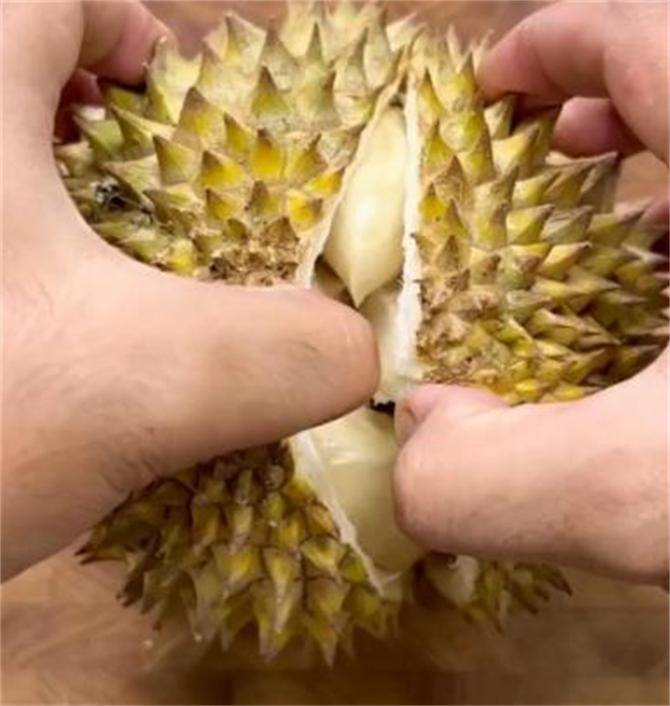 不管多难开的榴莲,找准一个位置,不伤果肉不扎手,轻松开榴莲