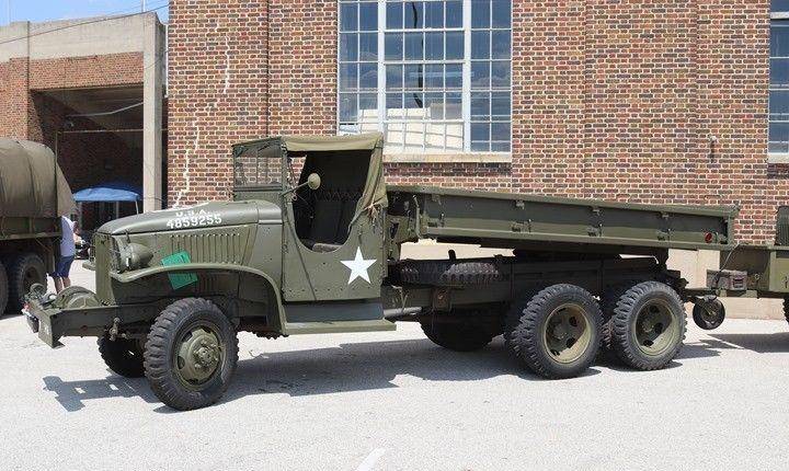 巴顿将军里面住,二战美军生产的gmc军卡,载货拉人两不误(一)_卡车