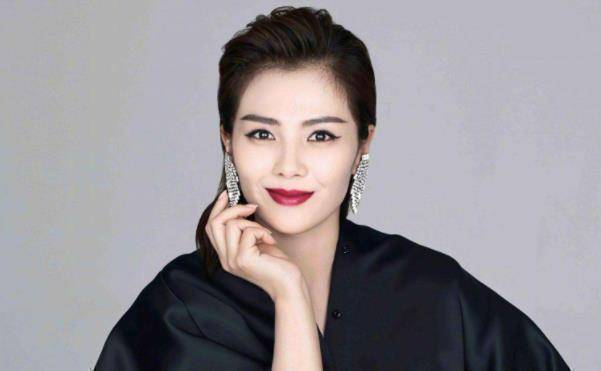 刘涛嘴瓢出镜卖大米脱口而出小国外紧急大笑化解尴尬