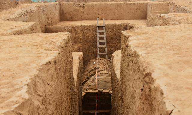 原创专家发掘雍正墓挖到夯土层专家大喊赶紧撤用水泥封死