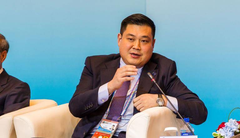 原创江苏首富严昊34岁身价1200亿直逼王健林结婚时美国总统捧场