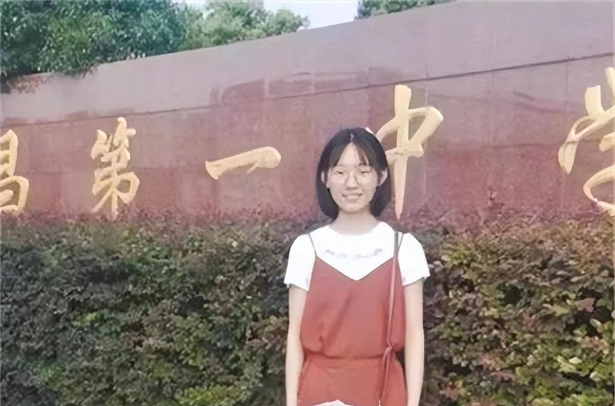 原创2020年湖北725分高考女状元语文成绩十年难遇7岁豪言结果成真