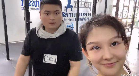 忘关摄像头"a类"违规,女主播"凡凡"时尚展露,或被永久封禁_华矩_账号