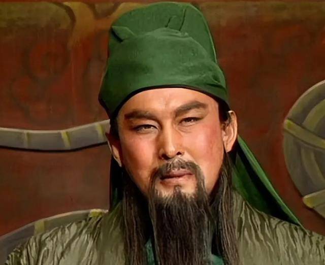 于是,陆版关羽在千里走单骑,单刀赴会,练刀拔剑等场景里都有类似的