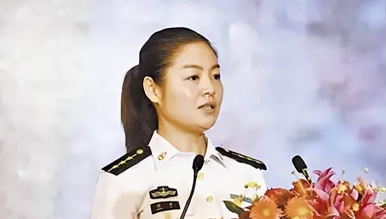 原创16年航母飞行员张超牺牲女儿仅2岁空姐妻子继承夫志应征入伍