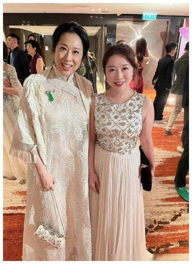 网友们也对霍启山过去和章子怡的感情故事行成谜团,此不会对他当前
