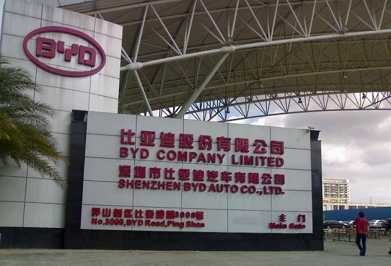 比亚迪创始人王传福:哥嫂供他上学,现百亿身家让哥哥当副总裁_搜狐
