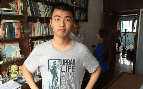 他是浙江省高考状元,父亲却嫌他考得太差,高考结束才买了手机_张振宇