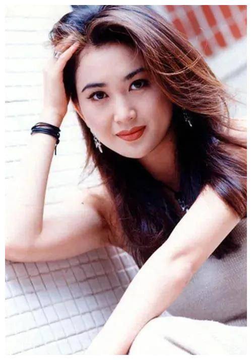 李丽珍令人倾倒的惊艳颜值抵挡不住的完美身材