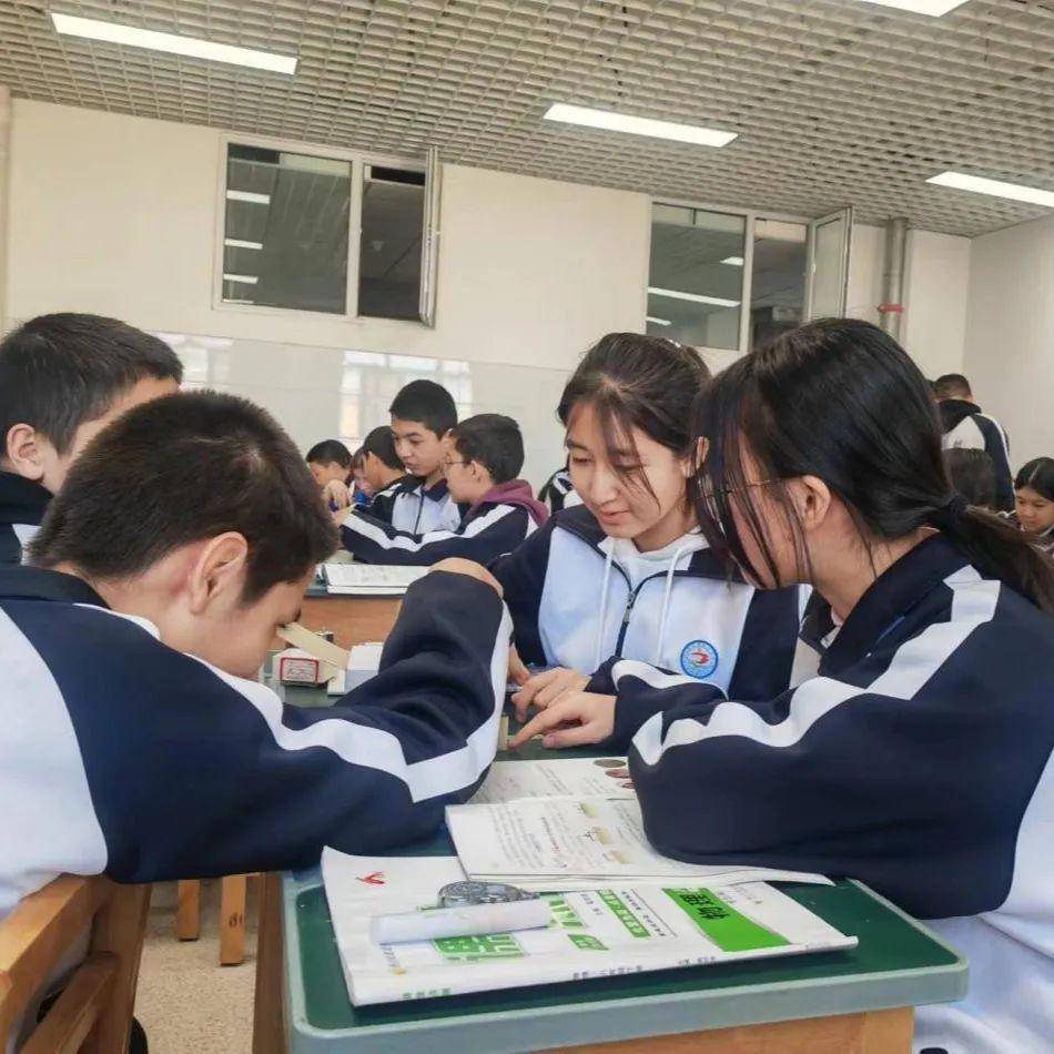 新疆第六师五家渠第三中学:以赛促教共成长,同课异构展风采