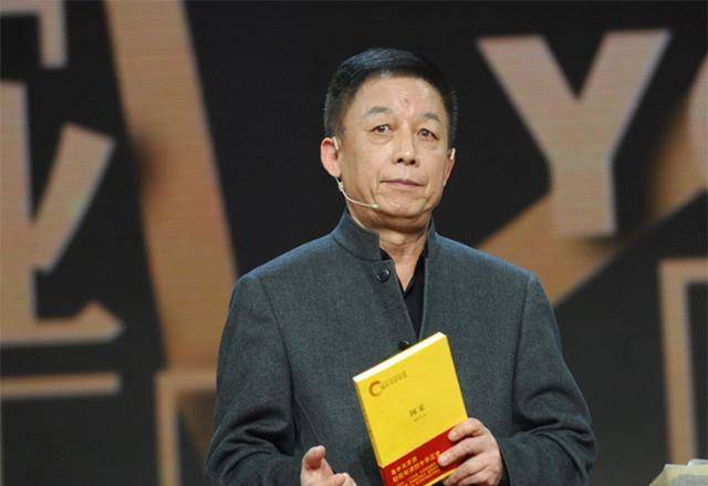 易中天自2005年首次出现在《百家讲坛》后被人熟知,作为中国知名的