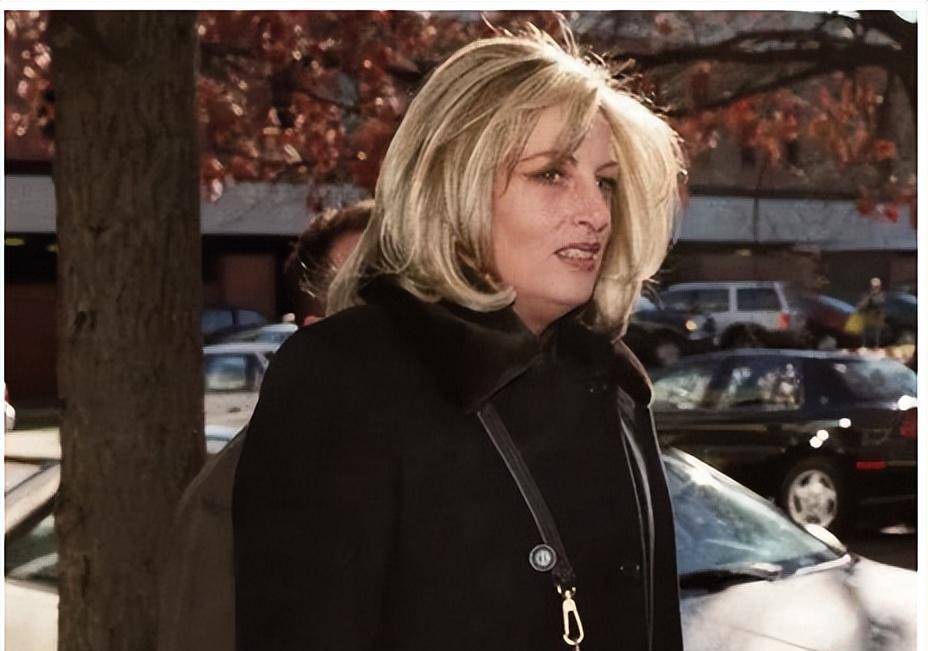 原创小布什上任后白宫实习生想效仿莱温斯基和他传绯闻结局如何