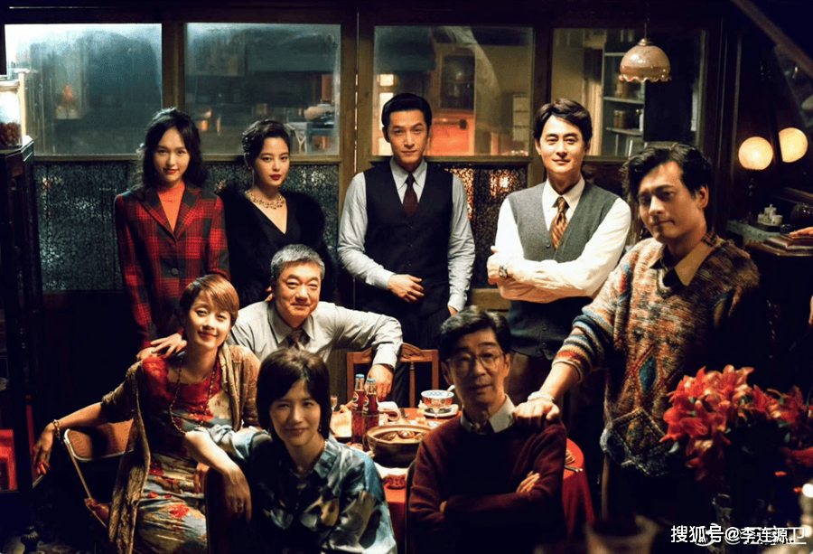 七《繁花》中,宝总与范总牵手三羊,未上市前却杀出了三羊的高仿,为弄