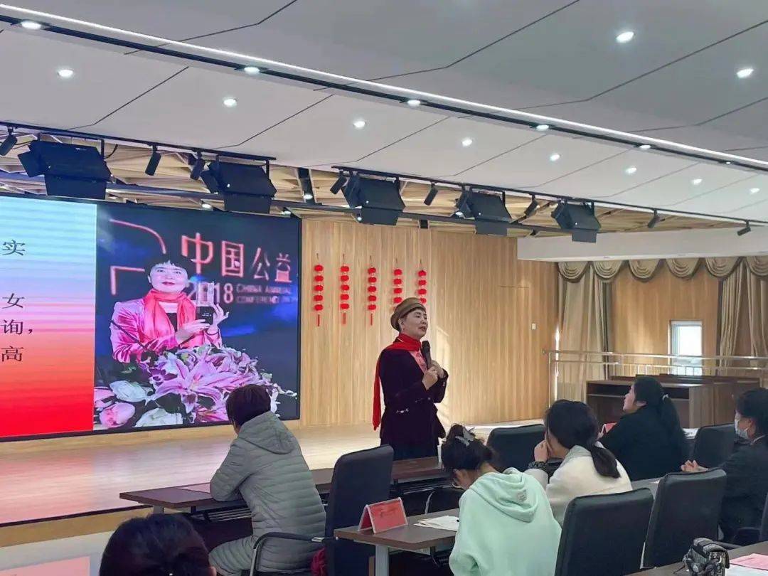 讲座在河南省鹤壁市示范区明志中小学与辅仁中小学报告厅中举行.