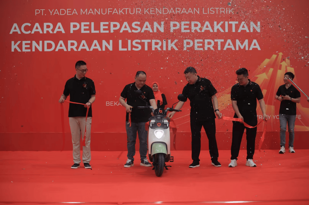 华春莹推特分享国际媒体团被国产电动车迷住了中国智造再放大招