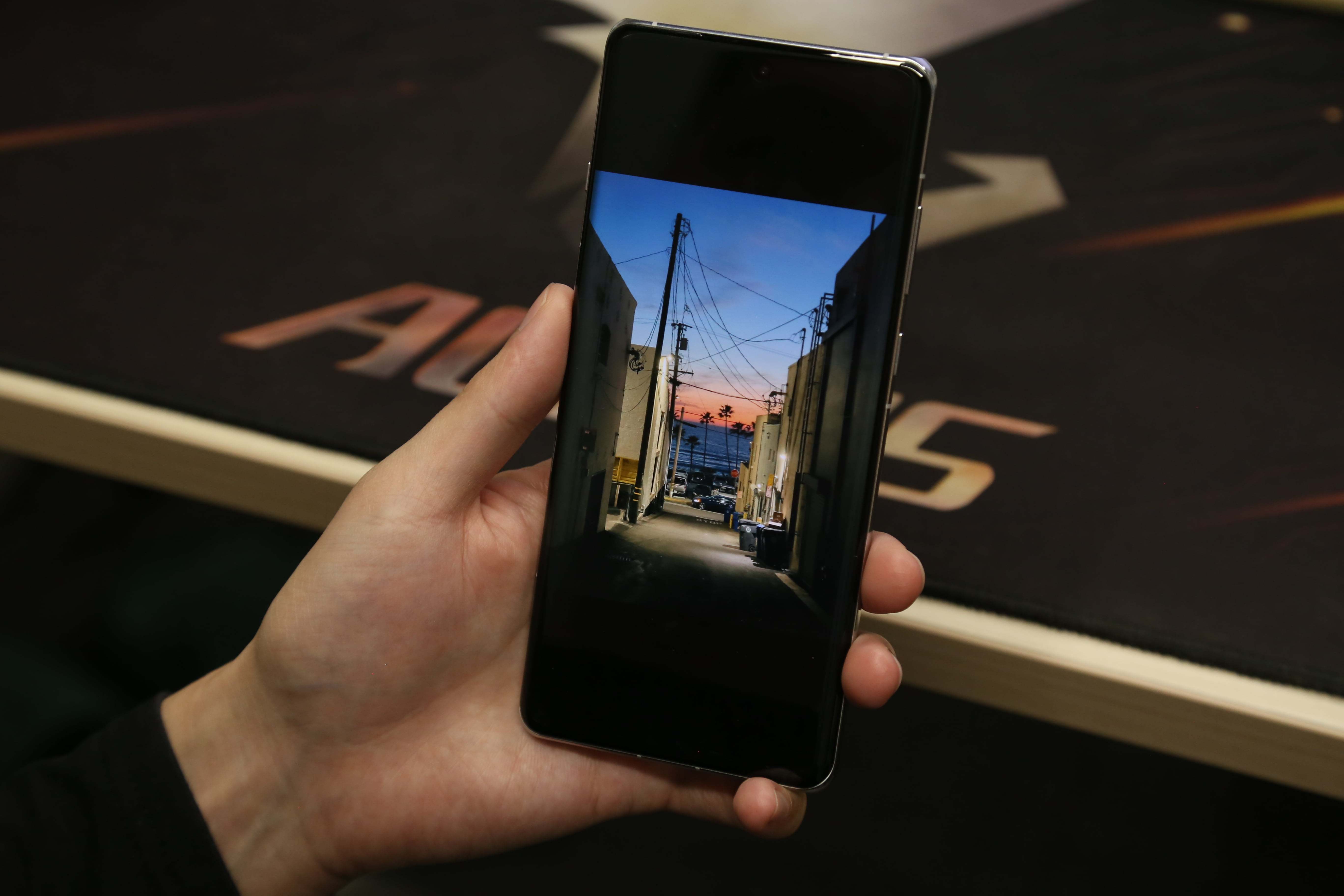 难怪说coloros流畅智慧好用ai消除这效果相当科幻