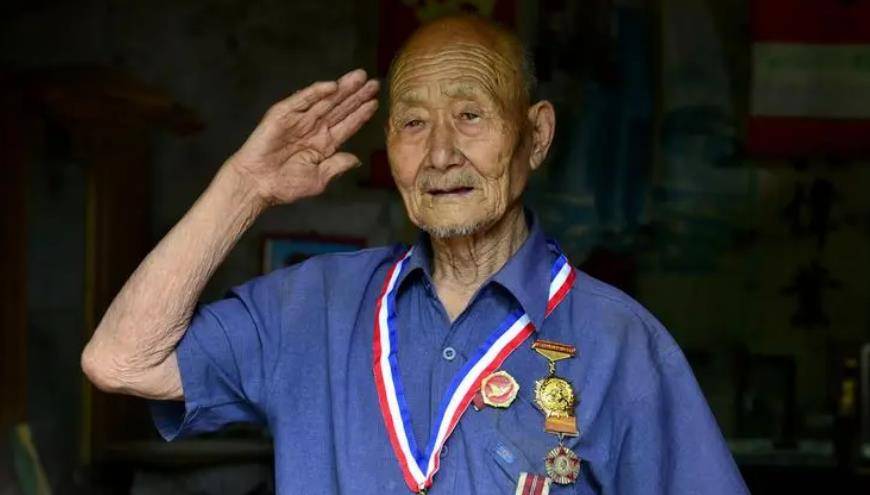 这是属于她们那一代人共同的回忆,是无法割舍的情.