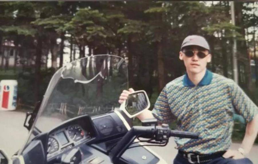 1998年长春黑社会分子被打死100辆豪车送葬当街抛洒人民币