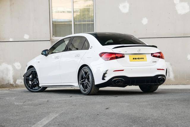新款奔驰a级amg a 35l上市,增加手机无线充电,售价41.