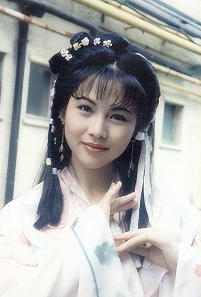 著名女星,替母还债被富豪圈养,今嫁给爱情甜蜜幸福_蔡少芬_母亲_张晋