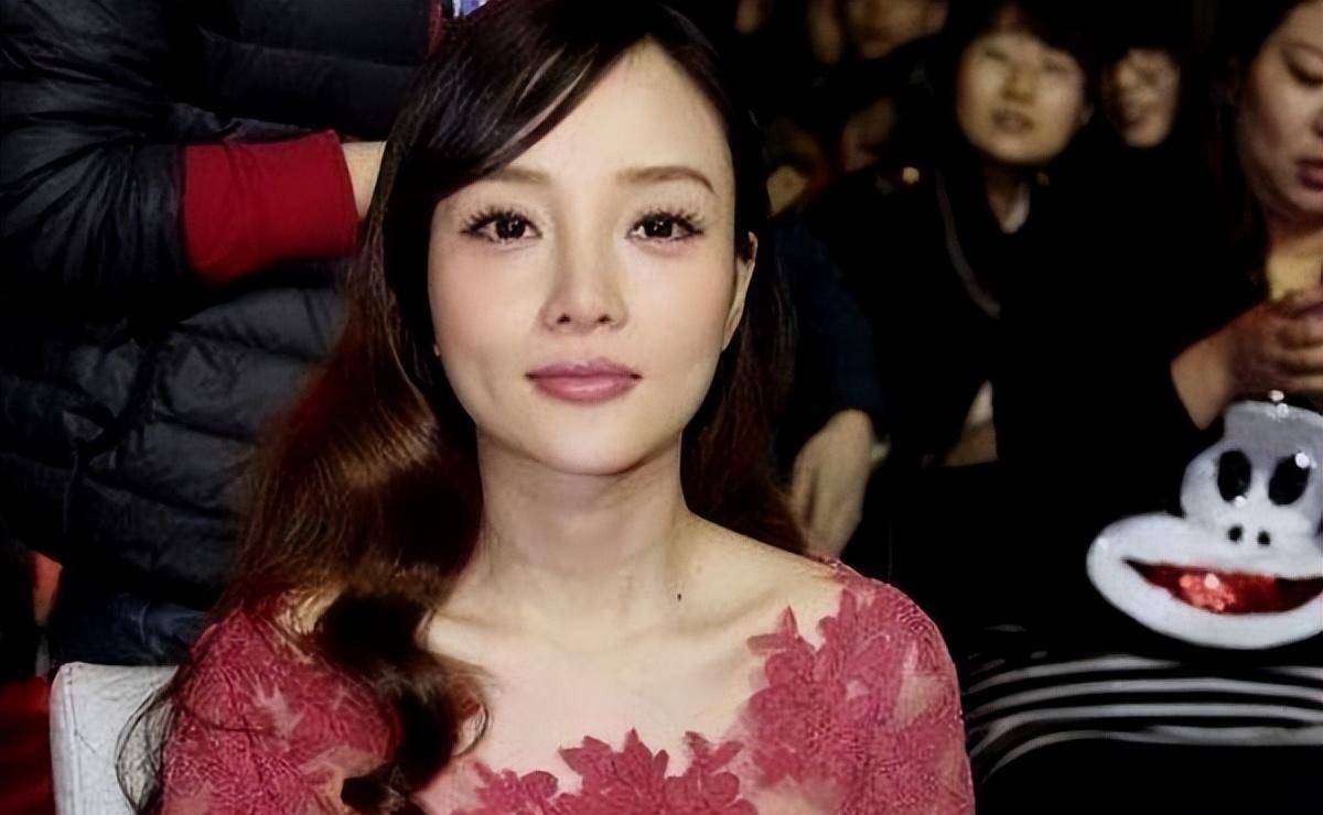 她曾是金马影后,为了爱情分手贾乃亮,如今成到无戏可拍_李小璐_韩庚