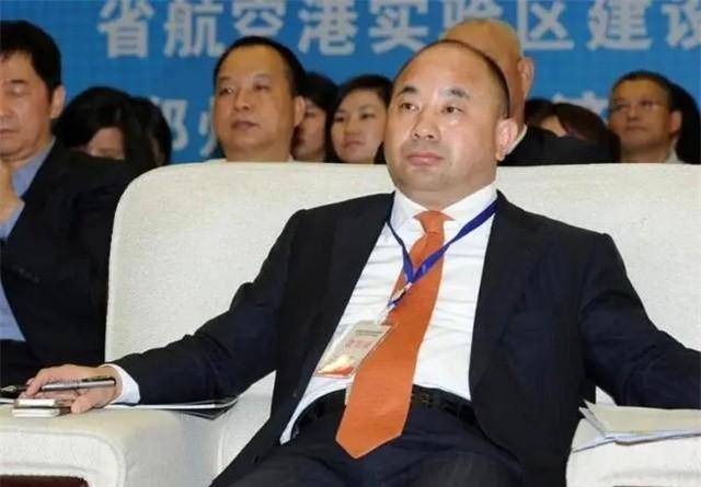 穷小伙带10元南下闯深圳,靠一根铜线赚7000亿,营收额超马化腾_王文银