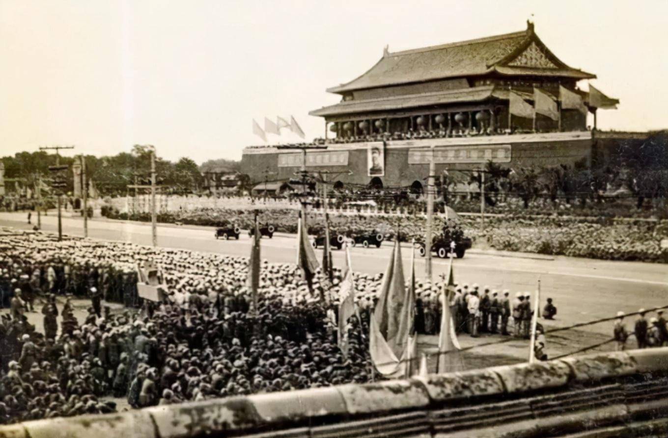 军人偶然瞥见一个烟头,越想越不对劲,竟破获了一起重大案件_刘拴虎_天