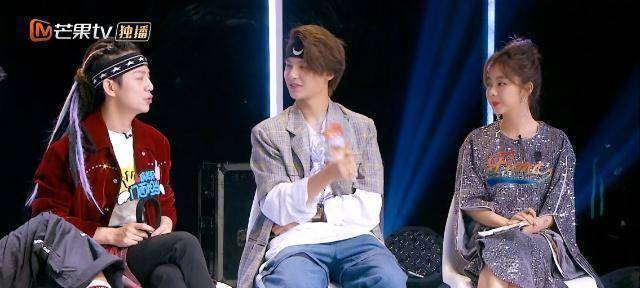 原创原创明侦王源犯迷糊带走节目道具被何炅嘲笑官方力挺王源超宠溺