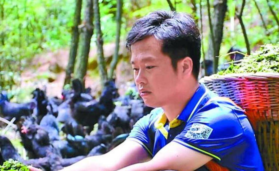 原创2007年四川小伙没钱买房遭准岳父嫌弃辞职入深山养鸡身价百万