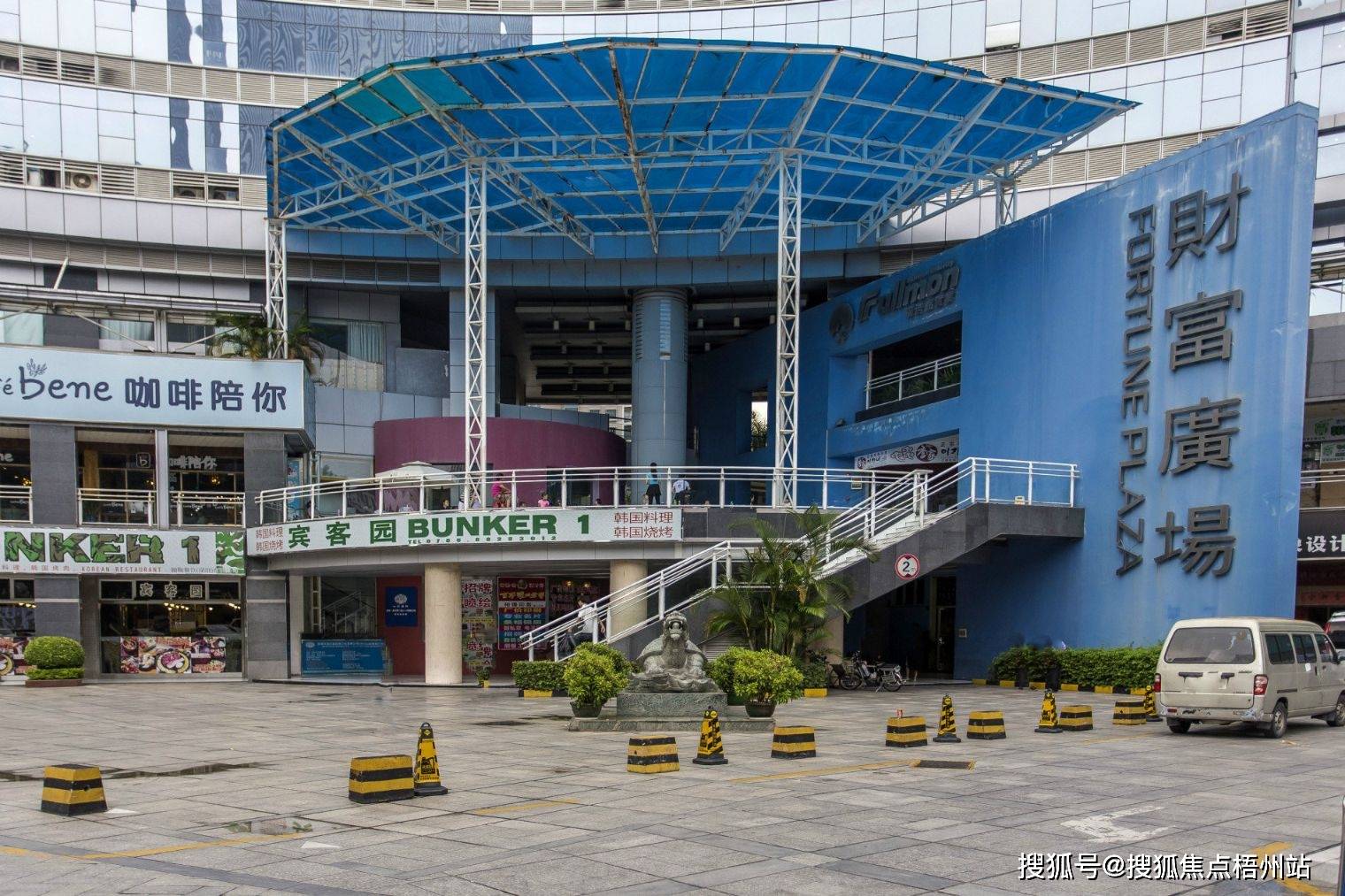 深圳财富广场租120人独立办公室精装修带家具交通便利可注册