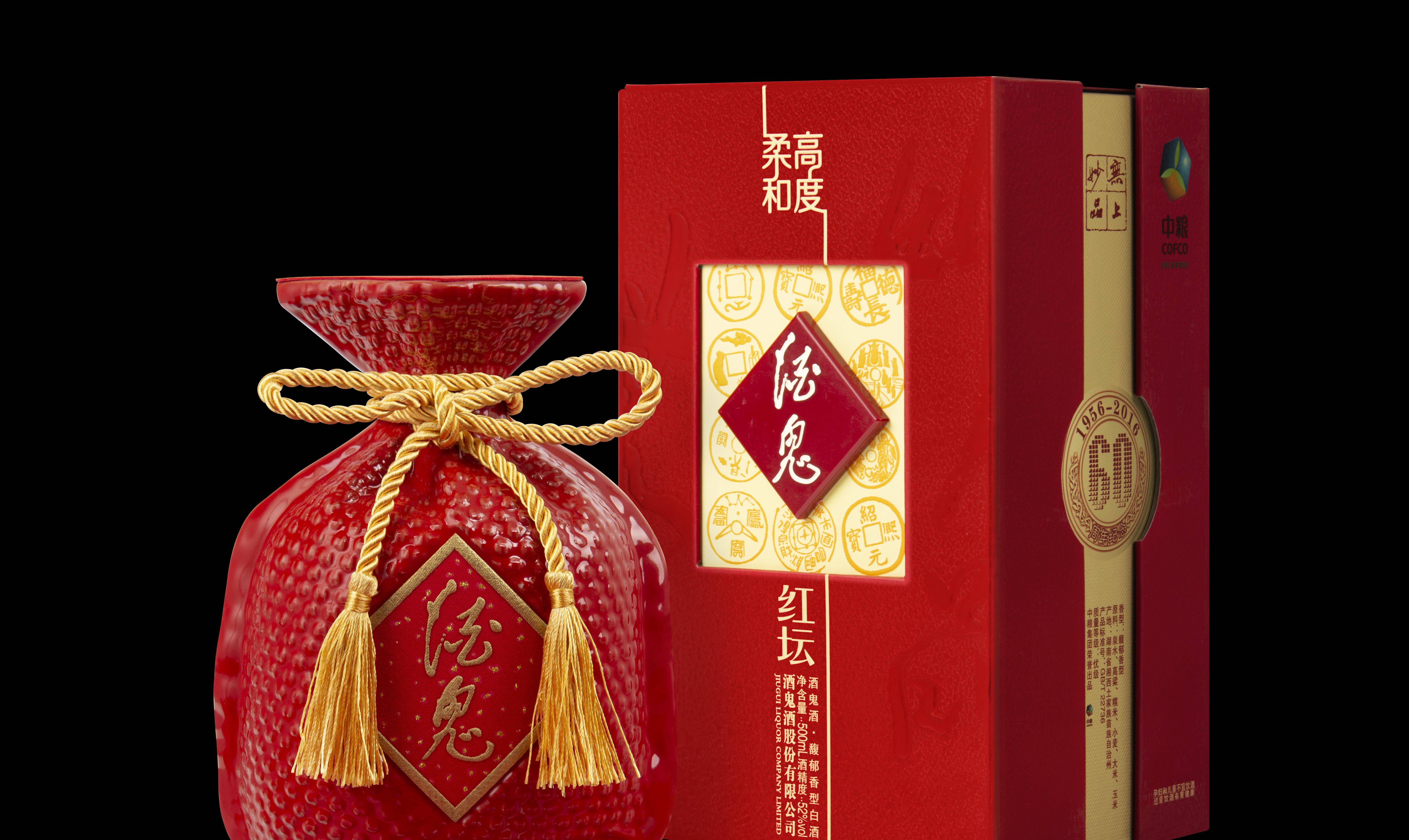 他不敢轻易的将自己的锋芒显露出来,但是喝酒以后就不一定了.