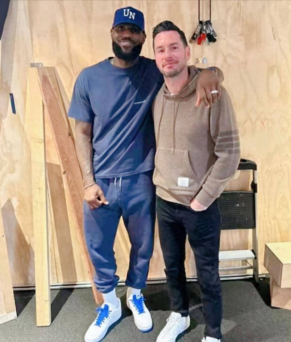 詹姆斯:我认为库里和艾弗森是对比赛影响力最大的球员