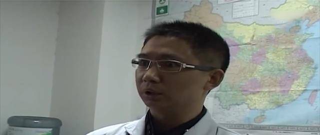 原创2012年15岁女孩每天吃8顿饭10斤米惊动政府领导后送上慰问金