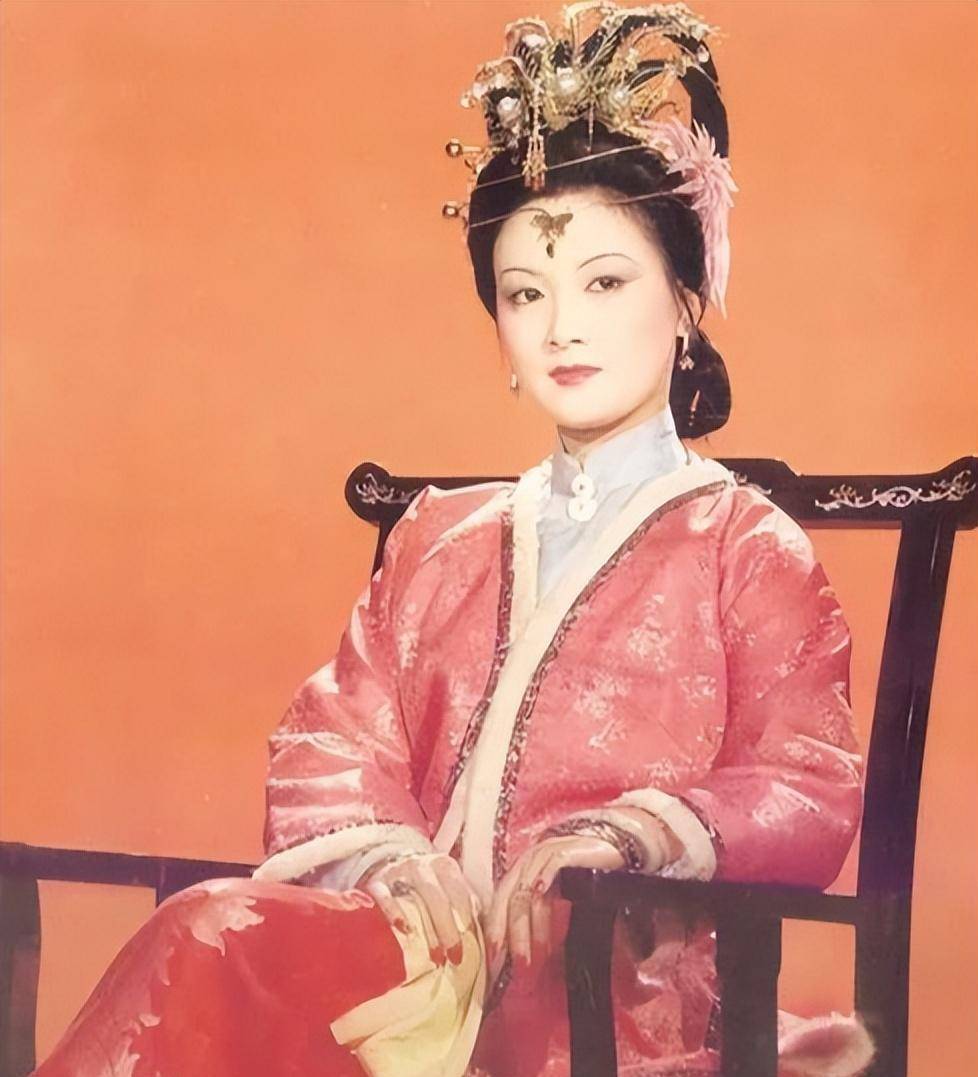 原创同样是扮演王熙凤把邓婕和刘晓庆放在一起差别一目了然