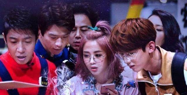 原创原创明侦即将回归路透照中刘昊然白敬亭帅气看到何炅莫名心疼