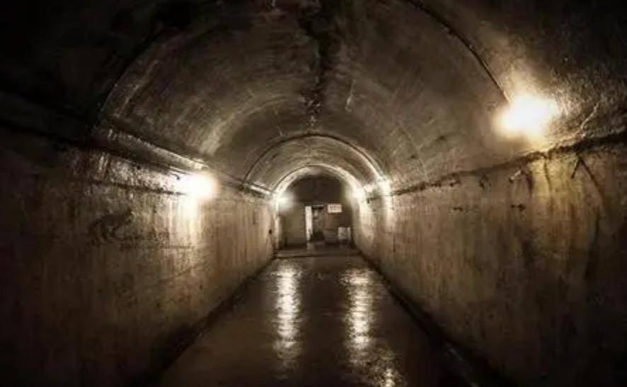 原创中国传奇军事要塞耗资27亿掏空一座大山修了将近30年