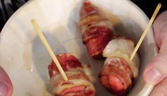 美女摆摊只卖一种美食30元一斤月入过万闺蜜看到都羡慕