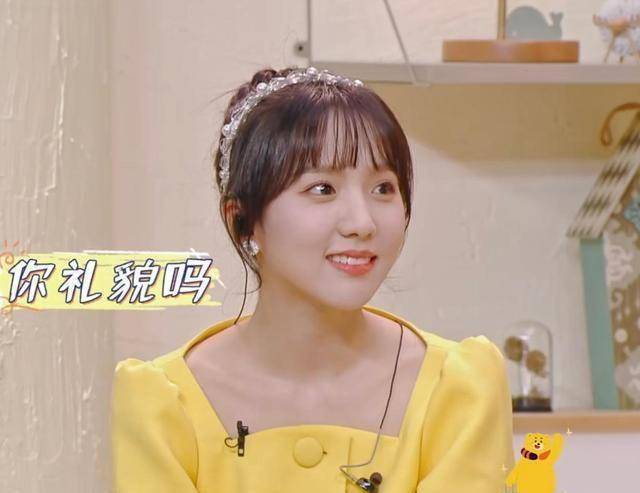 苏晓彤的表情瞬间变得不自然,其他嘉宾也都会心一笑,看来观察室的嘉宾