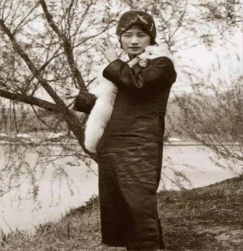 原创民国才女陆小曼28岁丧夫53岁第一次工作56岁成三八红旗手